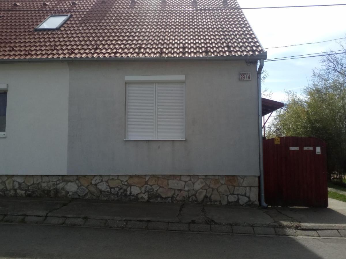 Budai Vam Apartmanhaz Pécs Exteriör bild